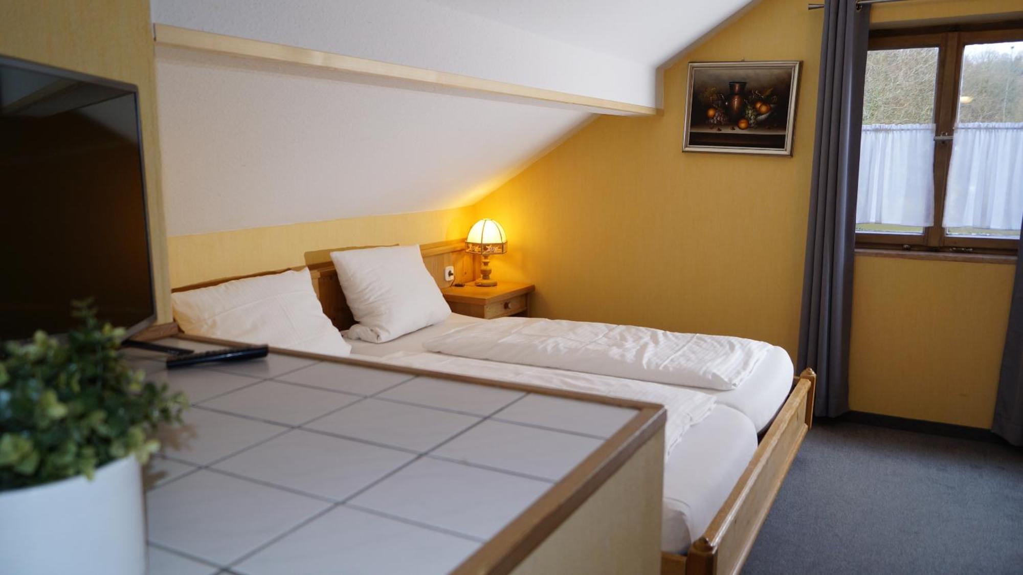 Landgasthof Falken Huttlingen Chambre photo